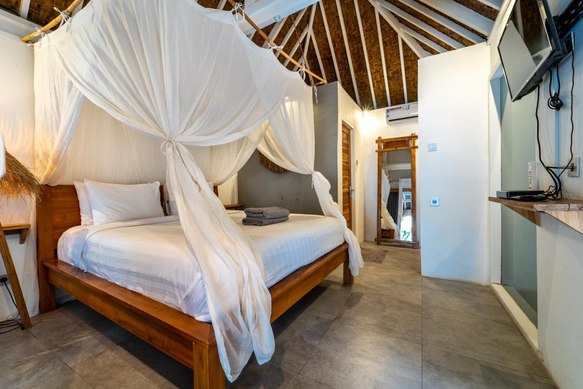 Mowies On The 4* Gili Air